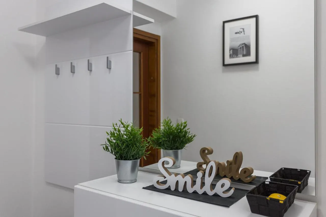 Laveruda Apartment With Balcony And Free Parking Pula