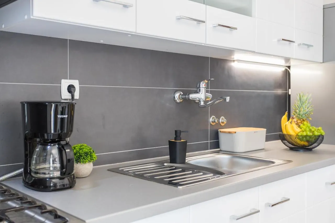 Laveruda Apartment With Balcony And Free Parking Pula