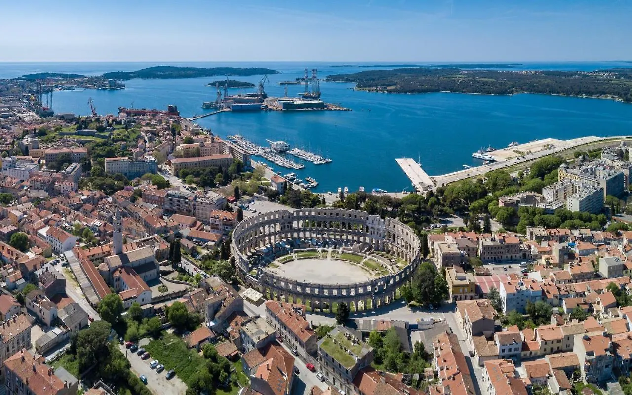 Laveruda Apartment With Balcony And Free Parking Pula Croatia