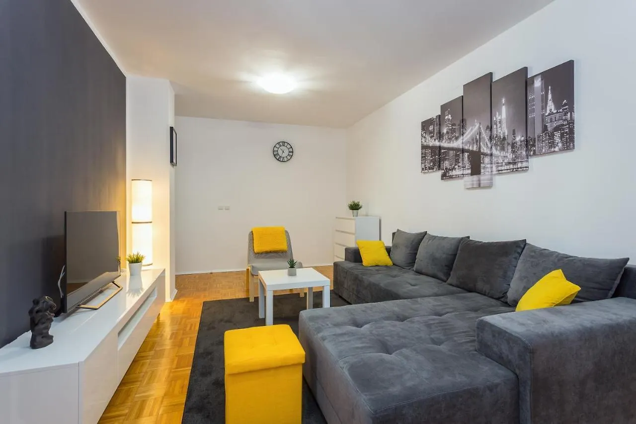 Laveruda Apartment With Balcony And Free Parking Pula