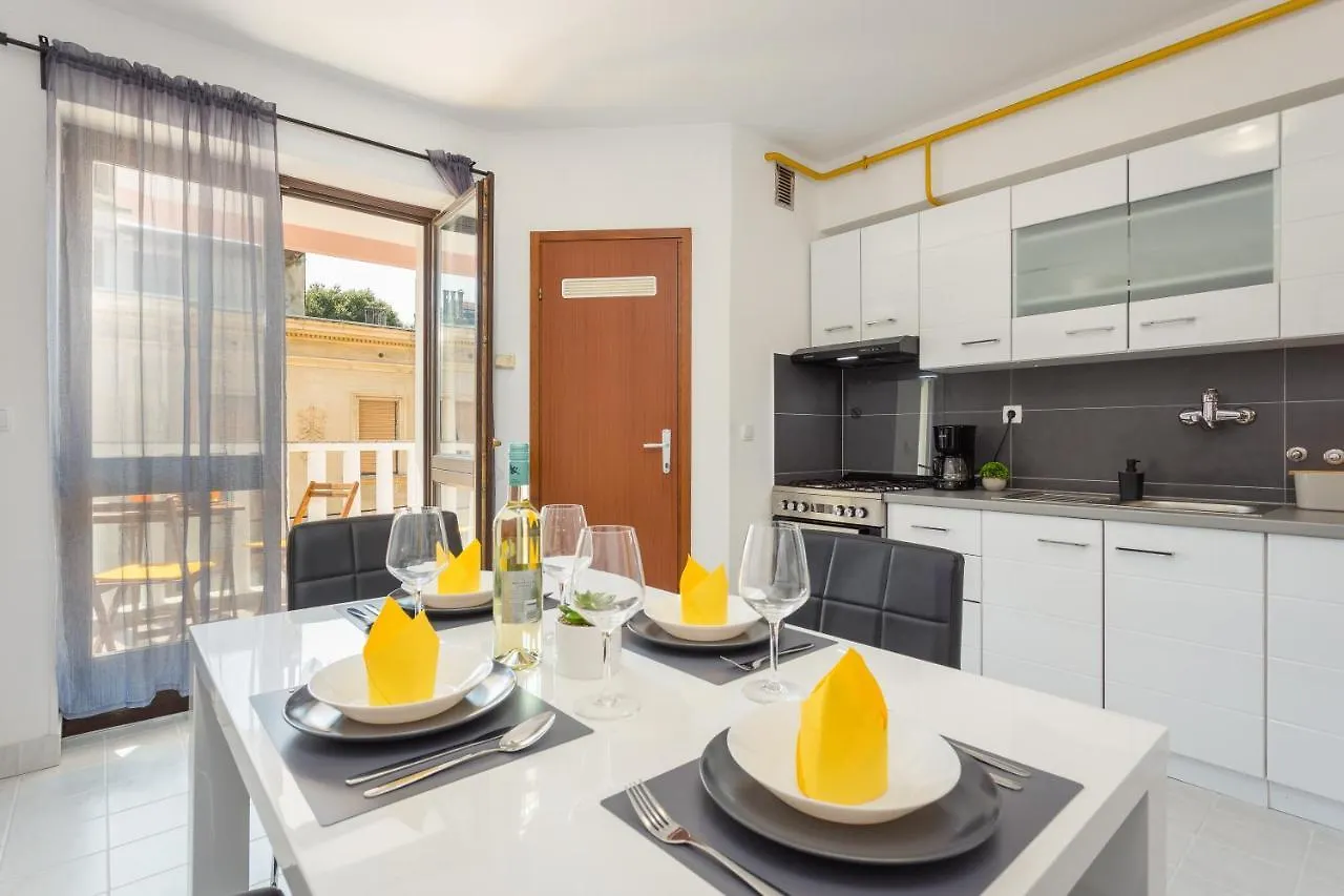 Laveruda Apartment With Balcony And Free Parking Pula Croatia