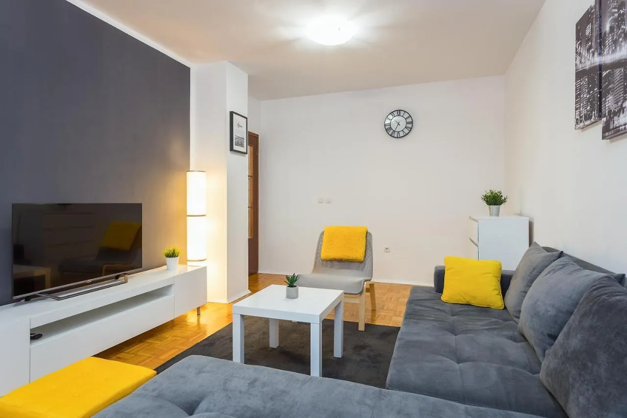 Laveruda Apartment With Balcony And Free Parking Pula