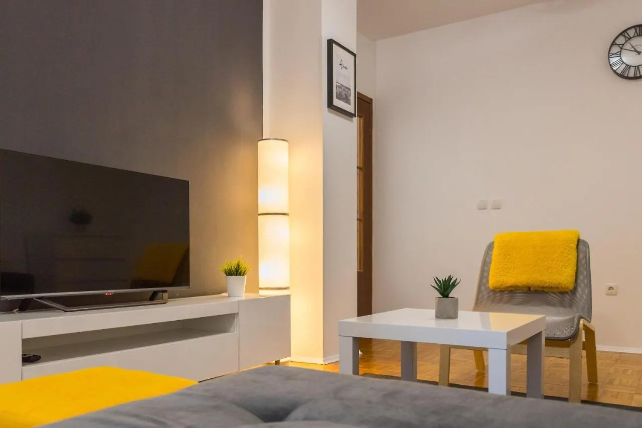 Laveruda Apartment With Balcony And Free Parking Pula