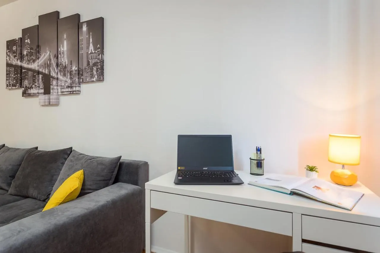 Laveruda Apartment With Balcony And Free Parking Pula